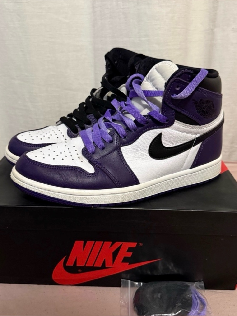 Nike Air Jordan 1 High - White, Purple & Black

Court Purple 2.0